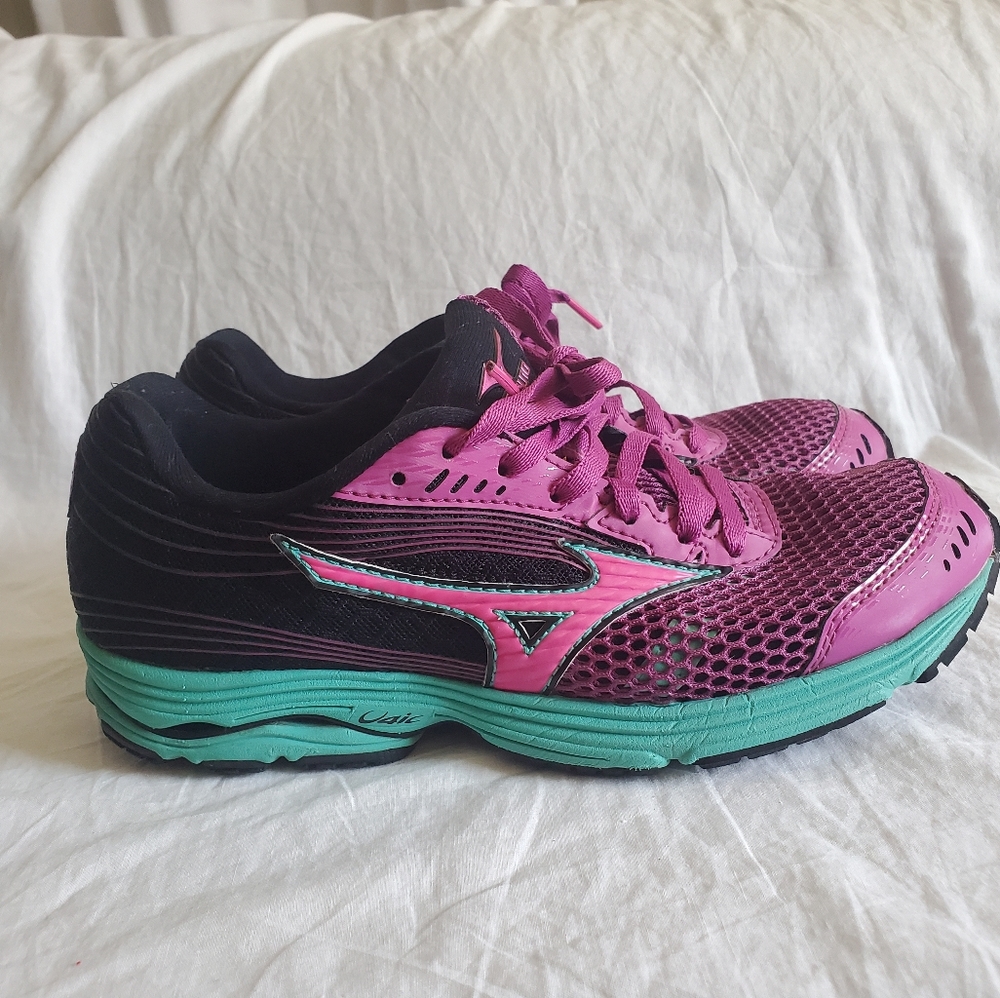 Mizuno Waves Running Shoes.